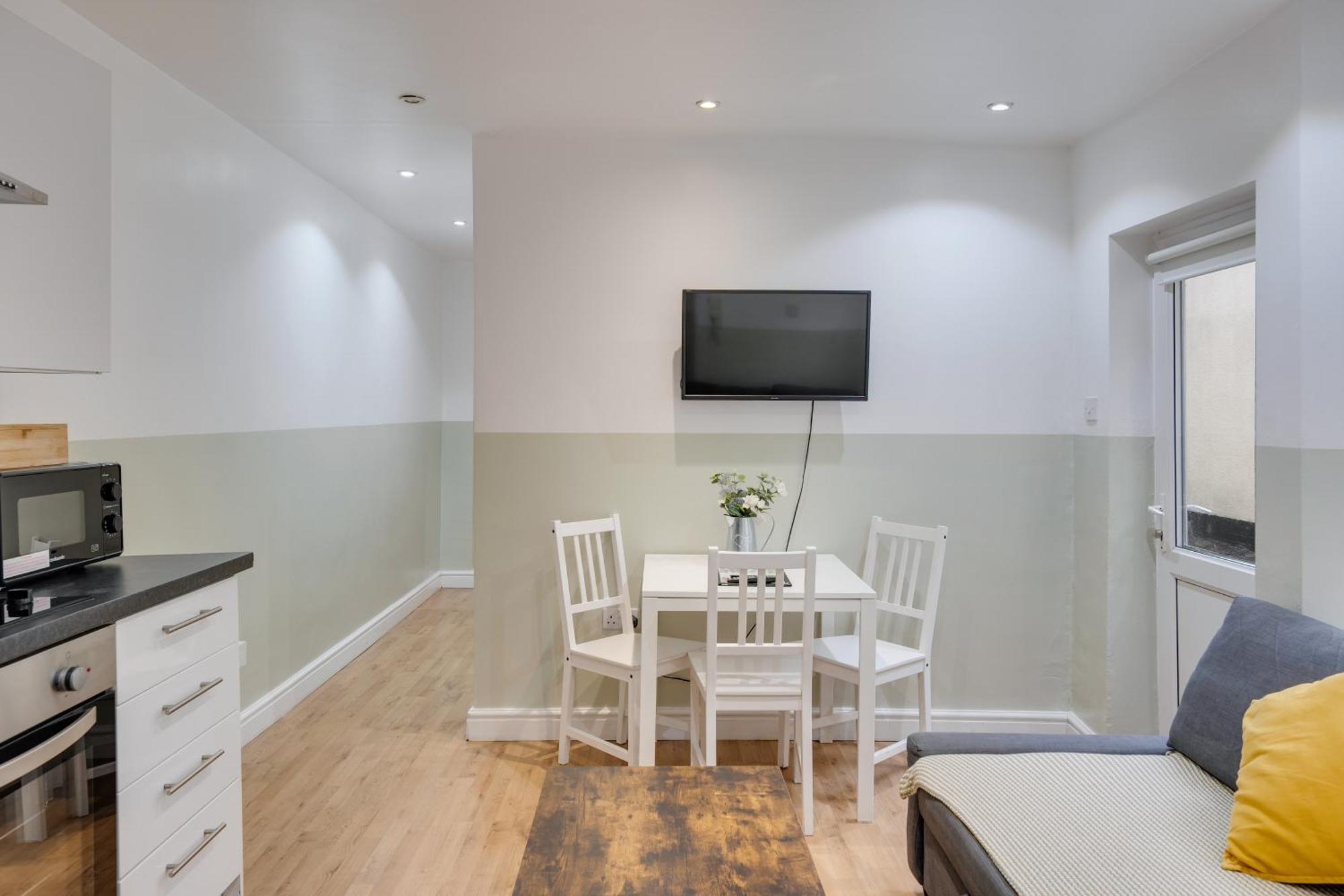 2 Bedroom Apartment For Up To 6 Nr Centre Cardiff Bagian luar foto