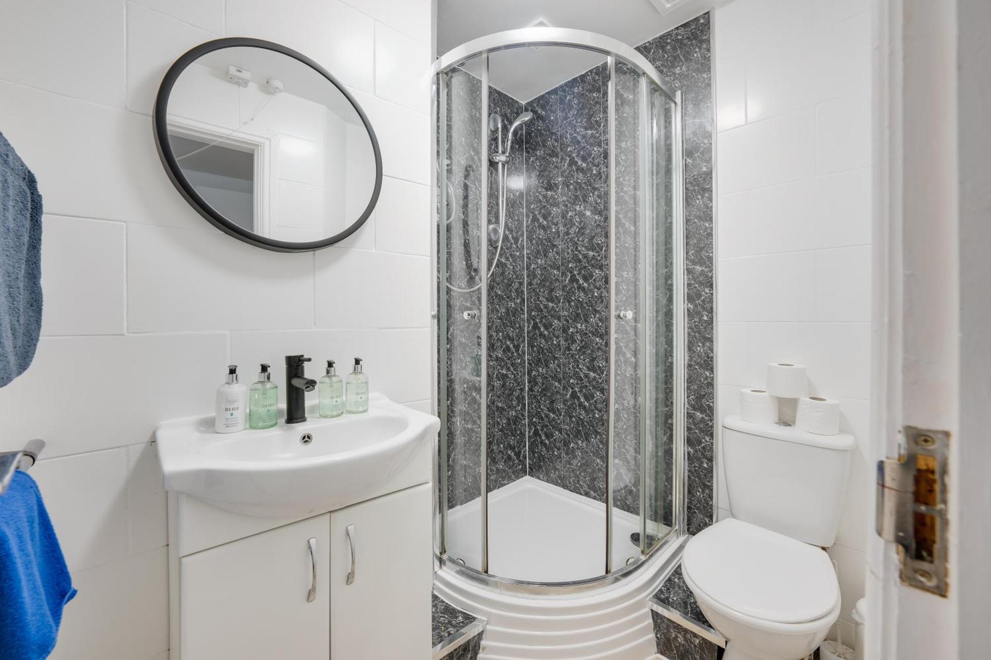 2 Bedroom Apartment For Up To 6 Nr Centre Cardiff Bagian luar foto